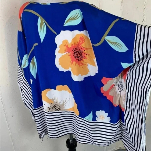 Stylus‎ 1X Plus-size multi-color floral with stripes tunic - Picture 5 of 9